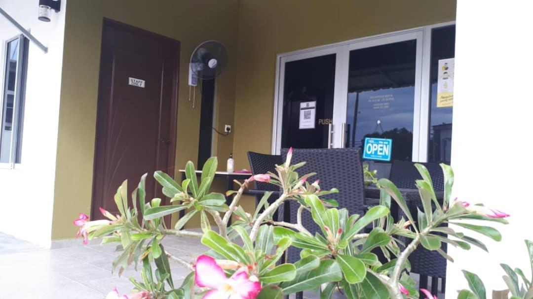 The Nutshell Chalet Langkawi Pantai Cenang  Exterior photo