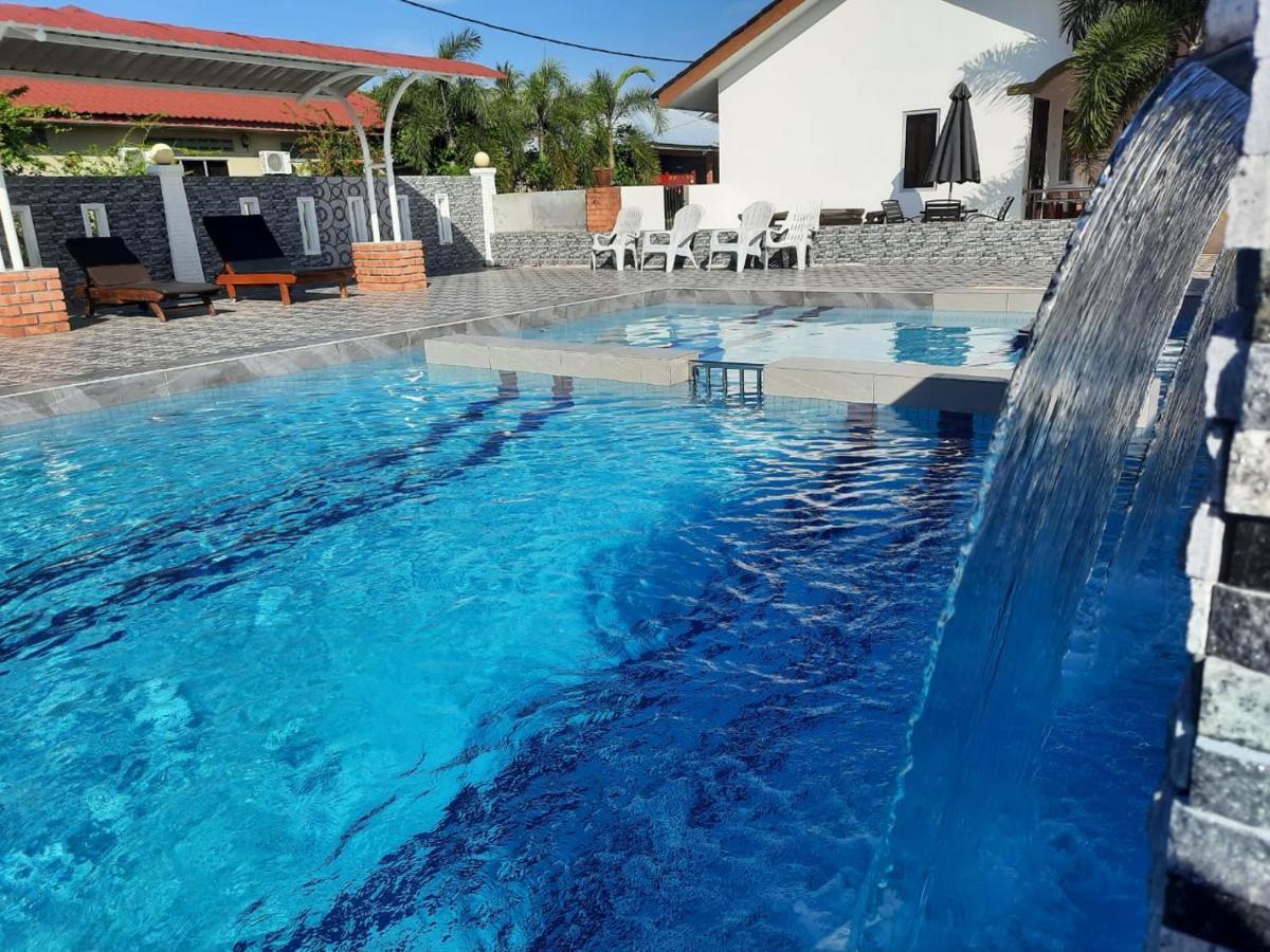 The Nutshell Chalet Langkawi Pantai Cenang  Exterior photo