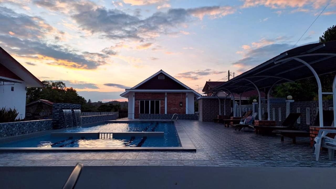 The Nutshell Chalet Langkawi Pantai Cenang  Exterior photo